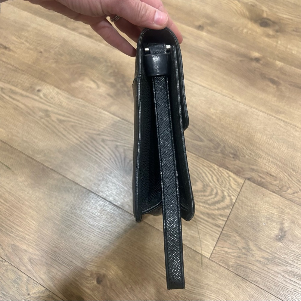 Louis Vuitton Selenga Taiga clutch / wristlet in black - Picture 10 of 12